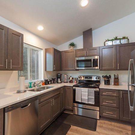 Modern And Stylish King Bed Wifi Free Parking Apartment Spokane Valley Ngoại thất bức ảnh